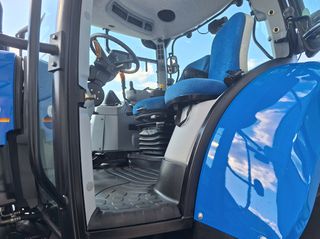 Τρακτέρ New Holland 2010 T 7030 SUPER STEER-thumb-5
