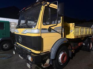 Ανατροπή Mercedes-Benz 1993 1735