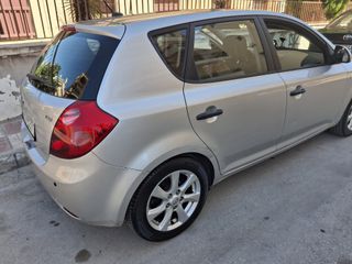 Kia Ceed / cee'd 2009-thumb-8