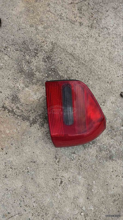 AUDI A3 ΠΙΣΩ ΔΕΞΙ ΦΑΝΑΡΙ