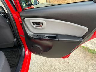 Toyota Yaris 2016-thumb-34