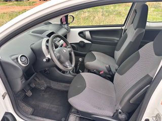 Toyota Aygo 2013-thumb-6