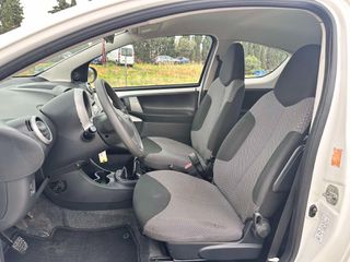 Toyota Aygo 2013-thumb-8