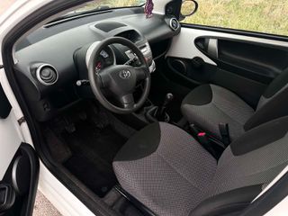 Toyota Aygo 2013-thumb-9
