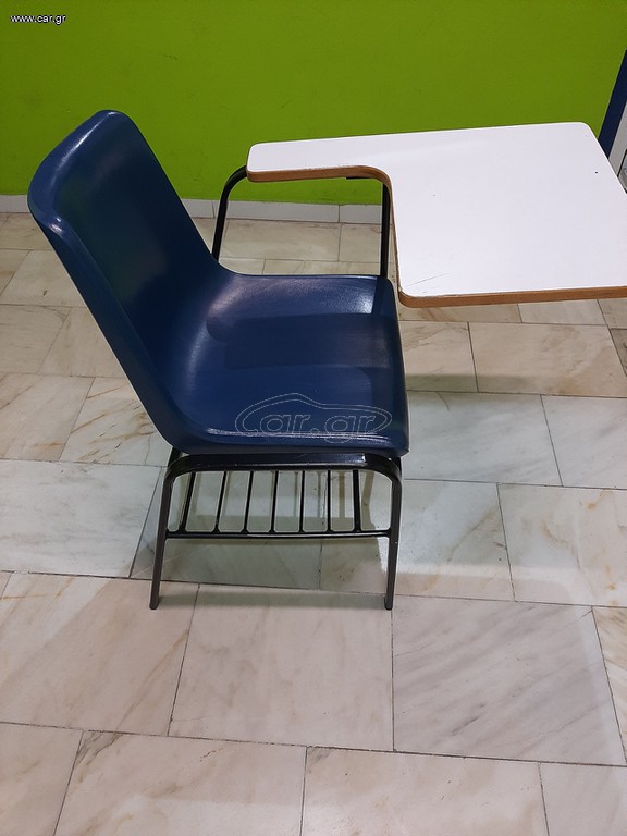 θρανία με αναλόγιο και σχάρα
