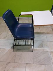 θρανία με αναλόγιο και σχάρα