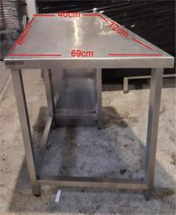 Τραπέζι Ανοξείδωτο Με Φάλτσο 69/40x64/72x87Cm - Μεταχειρισμένο.