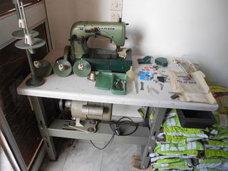 Ραπτομηχανη διβελονη Yamato Japan DV-109 MB σε πολυ καλη κατασταση και πεντακαθαρη , τιμη 210 ευρω