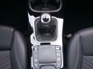 Mercedes-Benz A 160 2022 PROGRESIVE-thumb-12