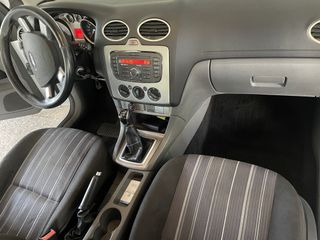 Ford Focus 2011-thumb-10