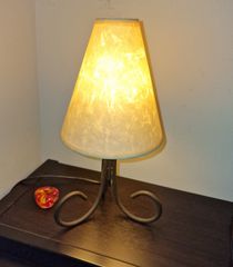 Μεταλλικό φωτιστικό αμπαζούρ χειροποίητο ελληνικής κατασκευής σαν καινούργιο