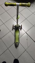 Παιδικο πατινι με πολυχρωμα φωτα.