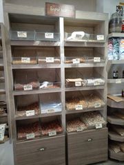 Έπιπλα -εξοπλοσμος κατάστημα ξηρών καρπών