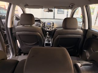 Hyundai i 30 2011-thumb-9