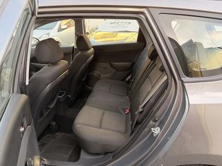 Hyundai i 30 2011-thumb-10