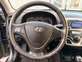 Hyundai i 30 2011-thumb-13