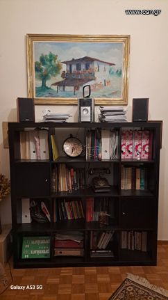 Βιβλιοθήκη ΙΚΕΑ σε άριστη κατάσταση