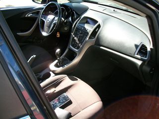 Opel Astra 2010 ASTRA J-thumb-6