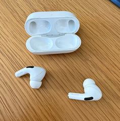 Apple AirPods Pro (1st Gen)-thumb-3