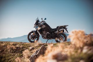 CFmoto 800ΜΤ Sport 2026 Με γνήσιο ΤΡΙΒΑΛΙΤΣΟ  στην Asia Moto Petsas!!!-thumb-4