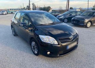 Toyota Auris 2011-thumb-2