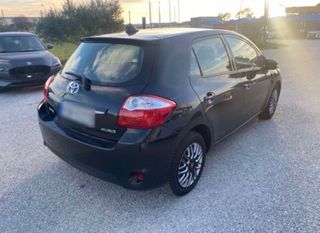 Toyota Auris 2011-thumb-3