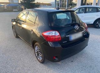 Toyota Auris 2011-thumb-4