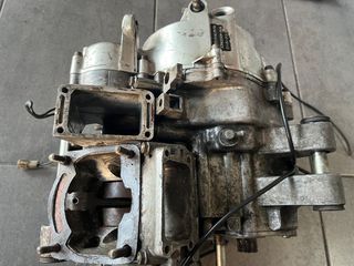 ΚΙΝΗΤΗΡΑΣ SUZUKI RGV 250 ΜΕ ΕΛΕΙΨΕΙΣ ΓΙΑ ΑΝΤΑΛΛΑΚΤΙΚΑ