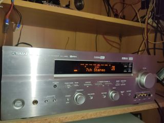 Ενισχυτής Yamaha μαζί με πλήρες SET high end ηχείων