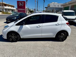 Toyota Yaris 2014-thumb-2
