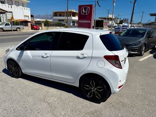 Toyota Yaris 2014-thumb-3