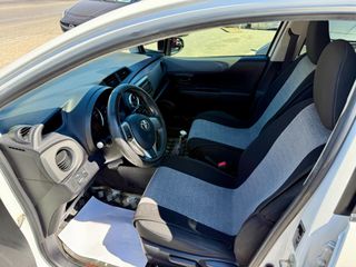 Toyota Yaris 2014-thumb-7