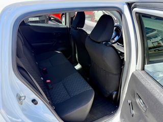 Toyota Yaris 2014-thumb-9
