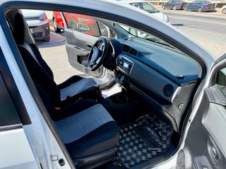 Toyota Yaris 2014-thumb-10