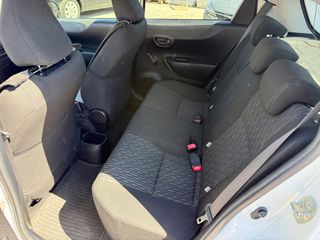 Toyota Yaris 2014-thumb-12