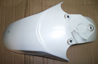 ΜΠΡΟΣΤΙΝΟ ΦΤΕΡΟ + ΔΕΞΙ ΠΛΑΙΝΟ + ΔΕΞΙ ΠΑΤΑΚΙ ΣΥΝΟΔΗΓΟΥ + ΚΑΛΥΜΜΑ ΕΞΑΤΜΙΣΗΣ ΣΕ ΛΕΥΚΟ ΧΡΩΜΑ ΓΙΑ PIAGGIO LIBERTY ABS 125cc / 150cc