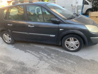 Renault Scenic 2004-thumb-2