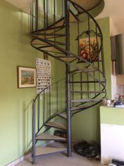 ΧΕΙΡΟΠΟΙΗΤΗ ΣΚΑΛΑ-ΘΗΣΑΥΡΟΣ από μαύρο ατσάλι 6mm, custom-made 2023 για loft 3 επιπέδων