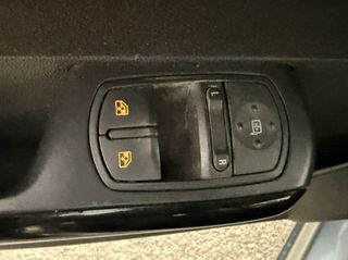 Opel Corsa 2011-thumb-8