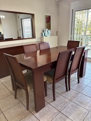 Τραπεζαρία με καρέκλες