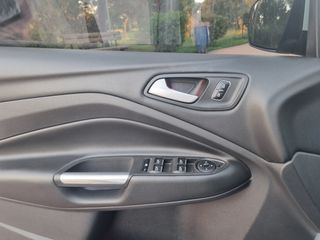 Ford Kuga 2018 4Χ4 full extract άριστη κατάσταση-thumb-8
