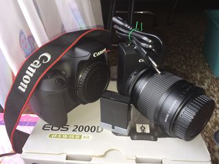 CANON 2000D