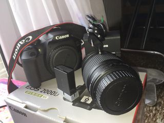 CANON 2000D