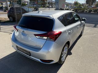 Toyota Auris 2015 Toyota Auris 1.6 D-4D-thumb-2