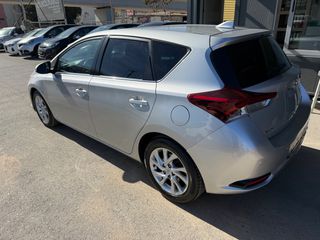 Toyota Auris 2015 Toyota Auris 1.6 D-4D-thumb-11