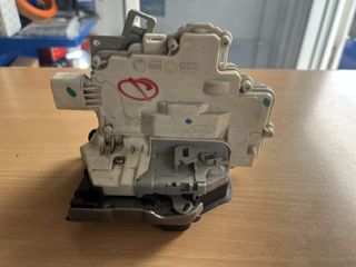 Audi/Porsche κλειδαριά πίσω αριστερή 8PIN 8K0839015