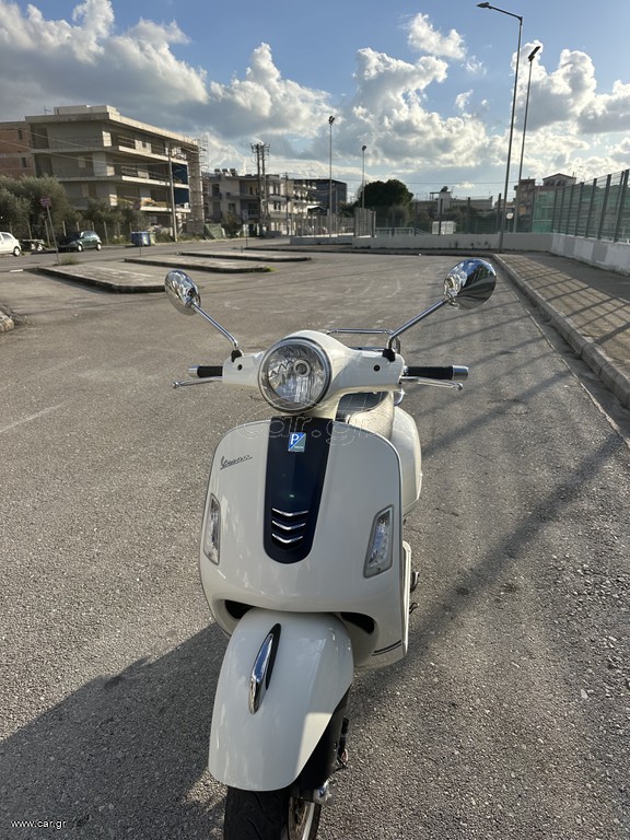 Piaggio Vespa GTS 300 2018 Yacht Club