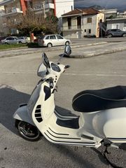Piaggio Vespa GTS 300 2018 Yacht Club-thumb-2