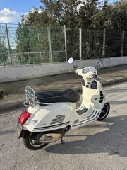 Piaggio Vespa GTS 300 2018 Yacht Club-thumb-5