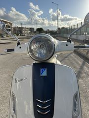 Piaggio Vespa GTS 300 2018 Yacht Club-thumb-9